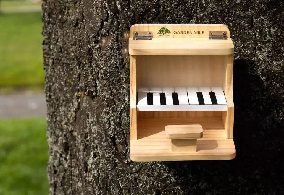 Hanging Wooden Bird Feeder Piano Novelty Feeding Station Wooden Bird Feeder
